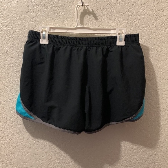 Under Armour Heatgear workout shorts medium - Picture 7 of 8